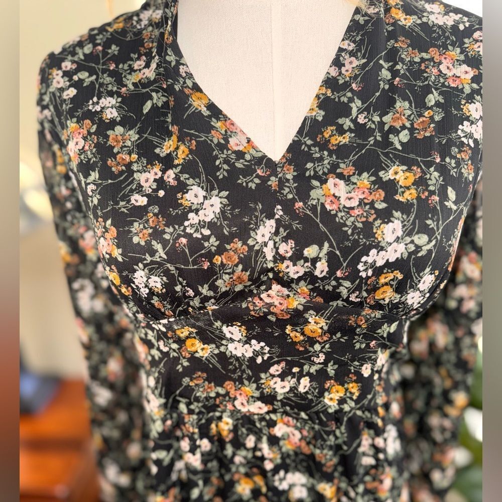 Black Tape Floral V-Neck Ruffle Hem Long Sleeve Mini Dress Black Multi Size LG - Picture 6 of 14